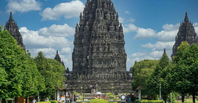 Yogyakarta: Setumbu Sunrise, Borobudur & Prambanan Day Tour - Key Points