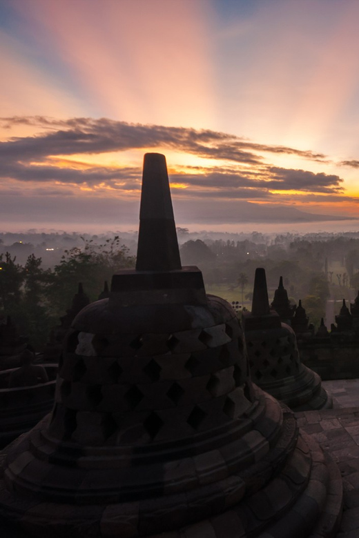 Yogyakarta: Setumbu Sunrise, Borobudur & Prambanan Day Tour - Setumbu Hill