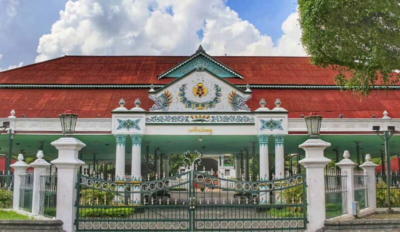 yogyakarta: Sultan Palace, Water Castle and food tasting - Key Points