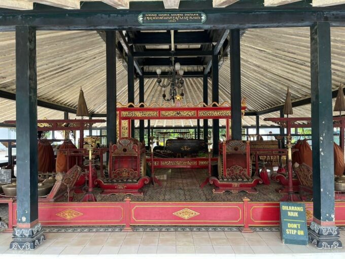 Yogyakarta: Sultan Palace, Water Castle and Prambanan Tour - Frequently Asked Questions