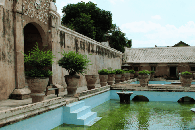Yogyakarta: Sultan Palace & Water Castle Day Tour - Frequently Asked Questions