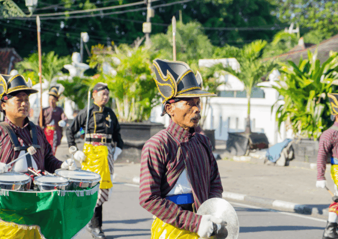 Yogyakarta: Sultan Palace, Water Castle & Prambanan Day Tour - Frequently Asked Questions