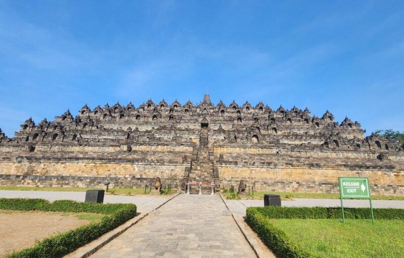 Yogyakarta: Sunrise at Borobudur Half-Day Trip With Pickup - Key Points