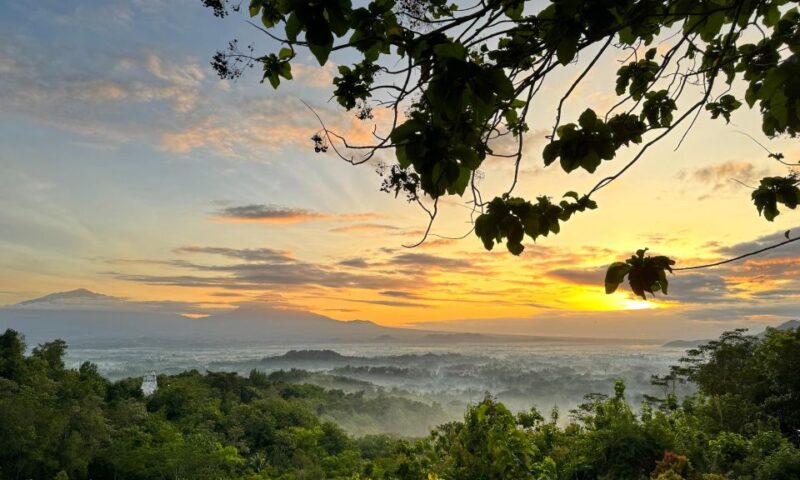 Yogyakarta: Sunrise at Borobudur Half-Day Trip With Pickup - Itinerary and Highlights