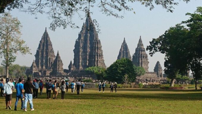Yogyakarta: Sunrise at Mount Merapi, Borobudur, & Prambanan - Visiting Borobudur
