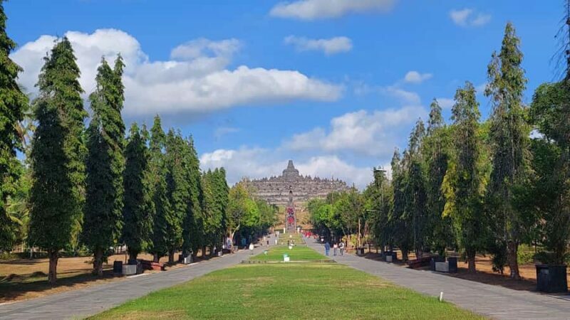 Yogyakarta: Sunrise Borobudur & Prambanan, with lunch option - Key Points