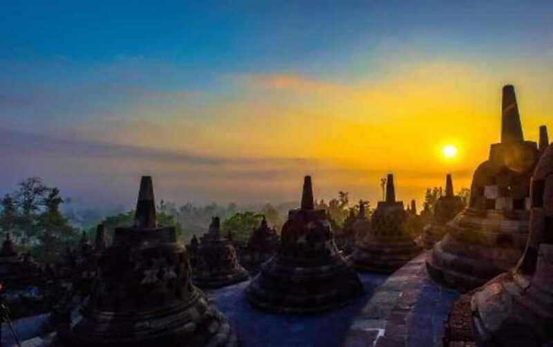 Yogyakarta; Sunrise from Borobudur Temple & Prambanan Guided - Exploring Prambanan with a Local Guide