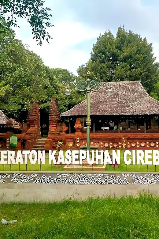 Yogyakarta Tour : Borobudur, Cirebon, Jakarta 3 Day 2 Night - Cirebon City Journey