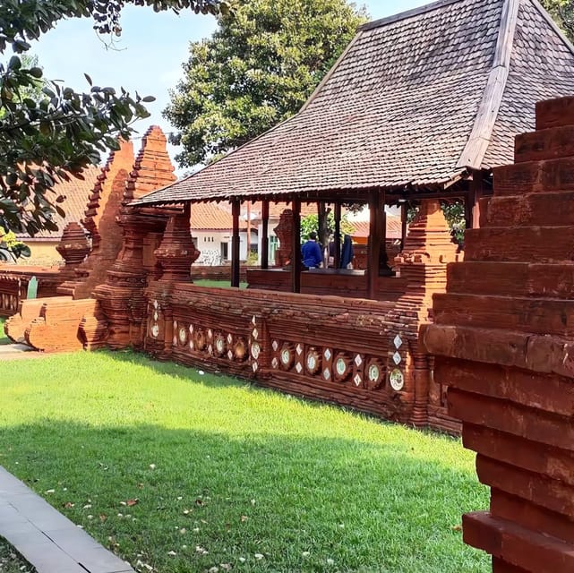 Yogyakarta Tour : Borobudur, Cirebon, Jakarta 3 Day 2 Night - Jakarta City Tour