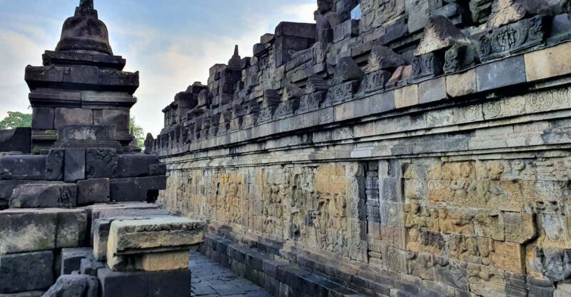 Yogyakarta Tour Package 4 Days 3 Nights Including Hotel - Meal Inclusions