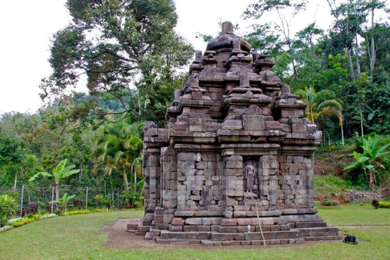 Yogyakarta Trekking Selogriyo Temple-Punthuk Setumbu Sunrise - Tour Overview