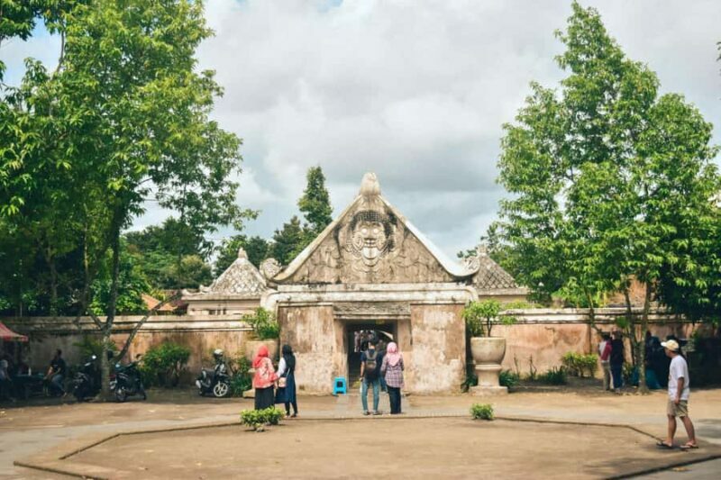 Yogyakarta : Walking Tour and Food Tasting inside Palace - A Deep Dive into the Experience