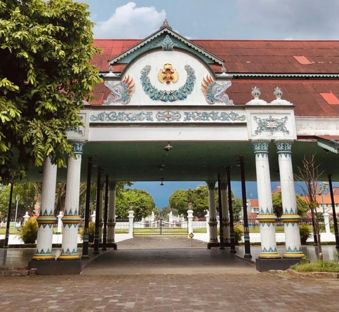 Yogyakarta: Water Castle, Sultan Palace, Temple Guided Tour - Itinerary Highlights