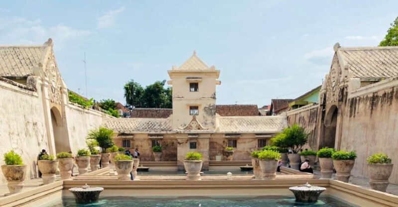 Yogyakarta: Water Castle, Sultan Palace, Temple Guided Tour - Cultural Attractions