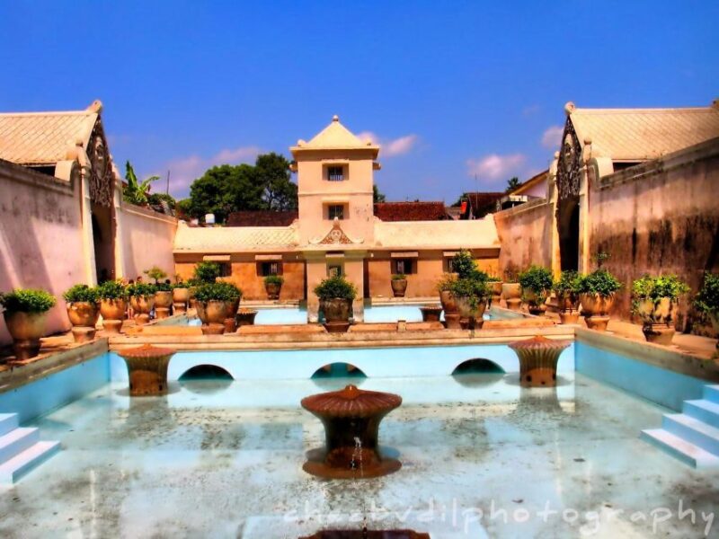 Yogyakarta : Water Castle, Sultan Palace & Temples - Key Points