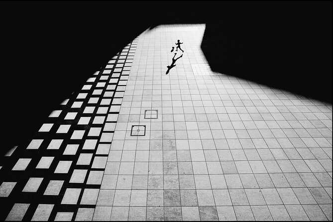 Yokohama Noir With Laurence Bouchard - Accessibility and Group Size