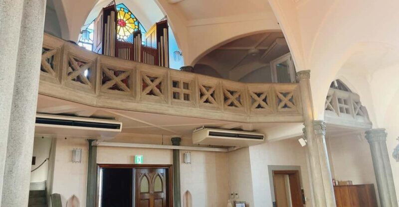 Yokohama: Walking Tour Focus on 5 Architecture and History - Climbing the Stone Steps