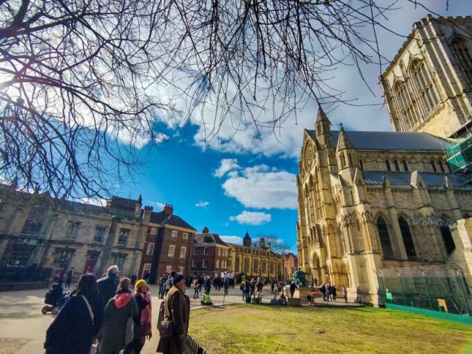 York: City Exploration Game - Enjoying Discounts at Establishments