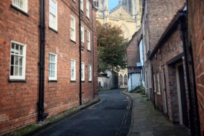 York: Self-Guided City Sightseeing Treasure Hunt - Learning Along the Way