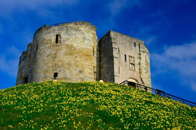 York Small-Group Evening Walking Tour With Guide - Multimedia Enhancements