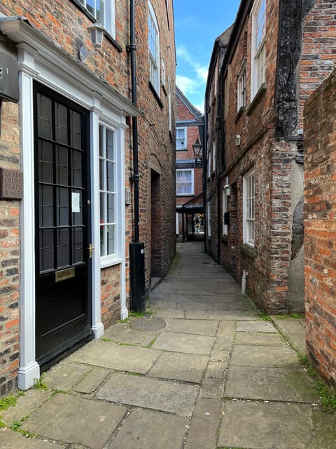 York's Snickelways Story Walking Tour - Meeting Details