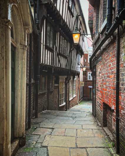 York's Snickelways Story Walking Tour - Exploring Yorks Alleys