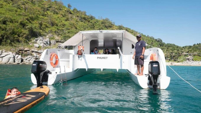 Your Adventure Awaits With Hot Chilli 38FT - Stealth - Peaceful Island Getaways