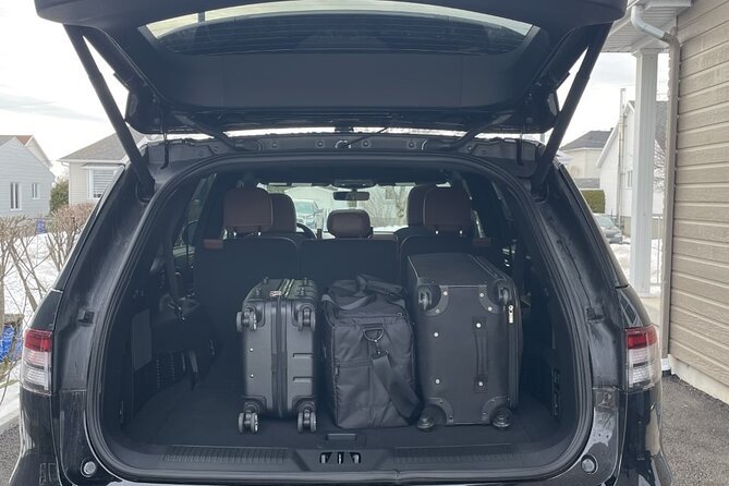 YQB Airport Transfer - Group Size and Participation