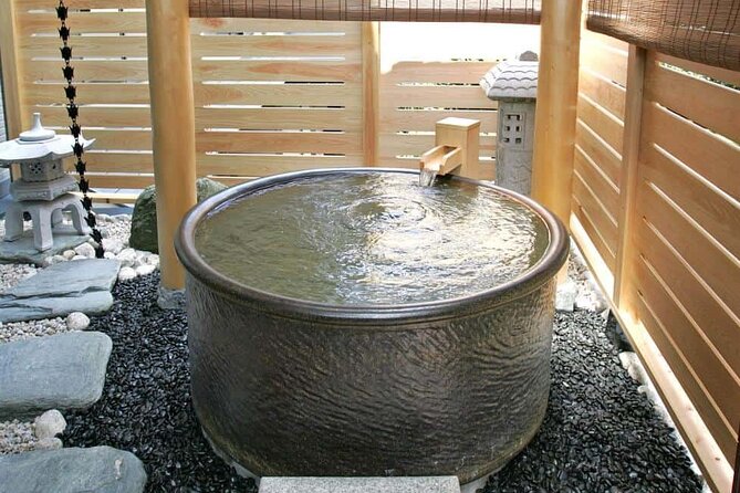 Yukon Wildlife Preserve & Eclipse Nordic Hot Springs - Inclusions