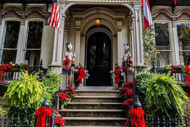 Yuletide Charm: A Southern Christmas Journey in Savannah - Christmas-Themed Stories and Legends