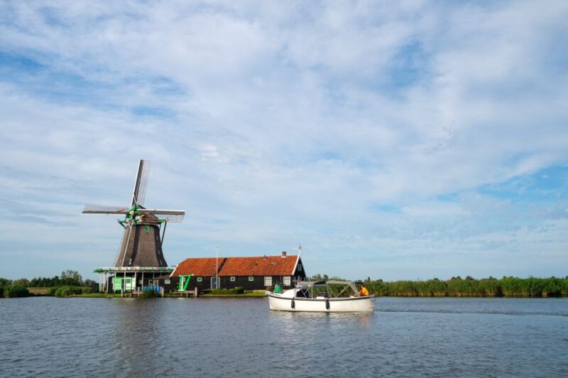 Zaanse Schans: 60-Minute Private Luxury Cruise - Language Options