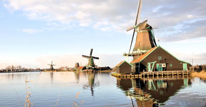 Zaanse Schans: Highlights of Holland Private Guided Tour - Fishing Village of Volendam