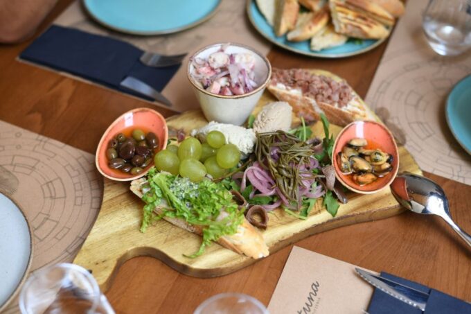 Zadar: Culinary Walking Tour With Food Tastings - Exploring Historic Landmarks