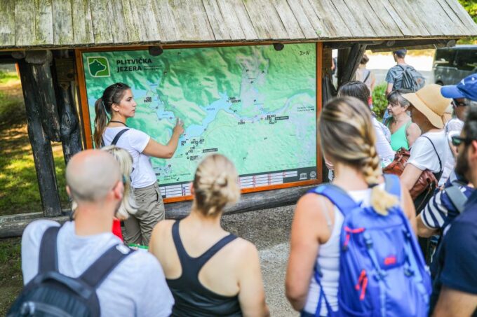 Zadar: Plitvice Lakes Full-Day Guided Tour With a Boat Ride - Boat Ride and Wildlife