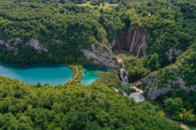 Zadar: Plitvice Lakes Guided Full-Day Trip With a Boat Ride - Recommended Attire