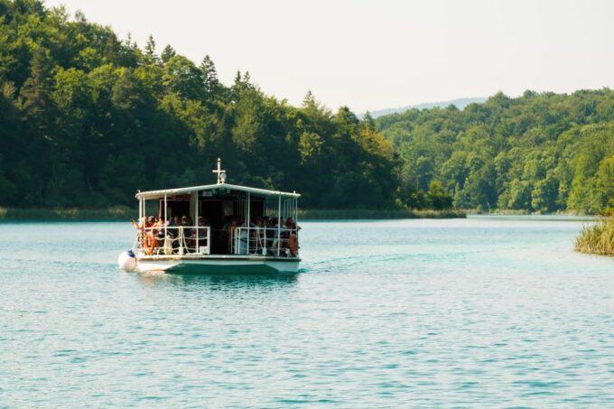 Zadar: Plitvice Lakes: Transfer Tour With Pro Photographer - Guided Tour of Plitvice Lakes
