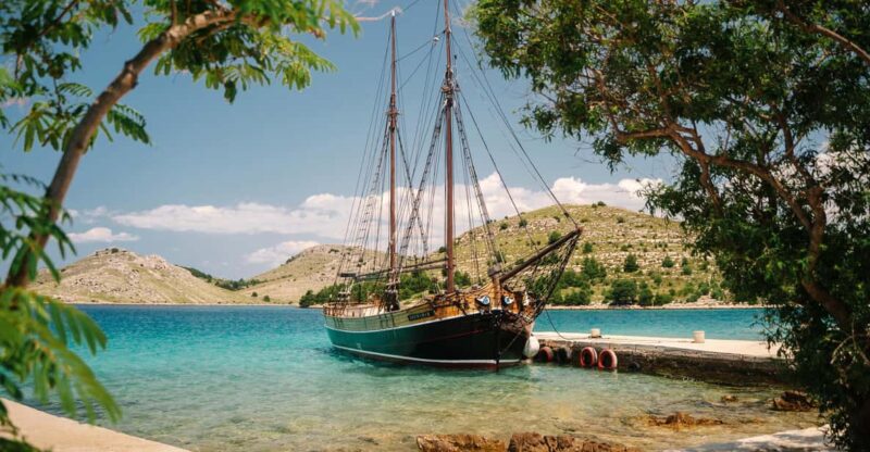 Zadar: Sailboat Tour With Unlimited Wine & 3 Stops - Itinerary Highlights