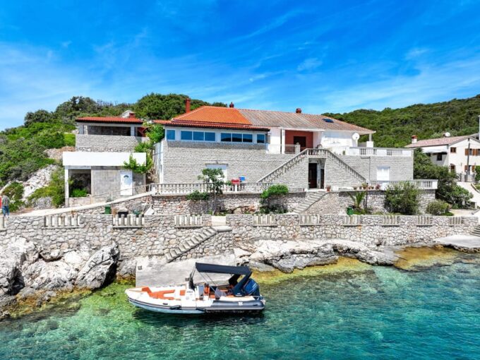 Zadar: Speedboat Tour Best of 4 Islands 6 Stops With Lunch! - Pješčana Uvala Molat Swim