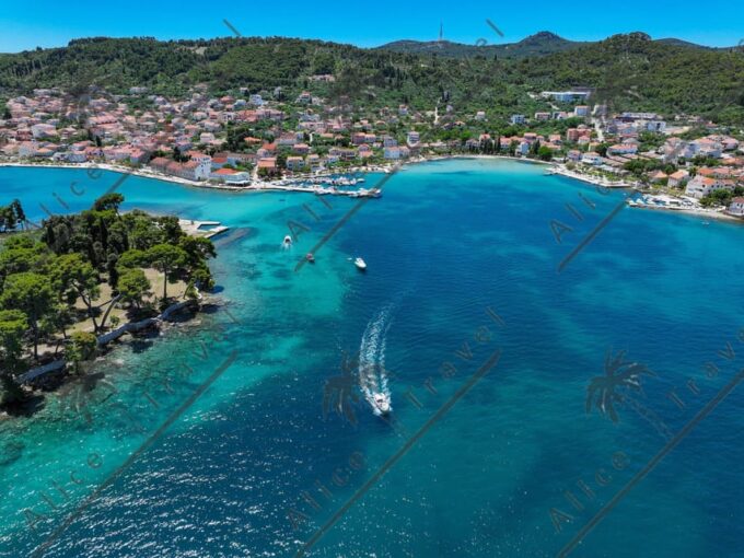 Zadar: Speedboat Tour With 3 Stops, Drinks and Snorkeling - Refreshments