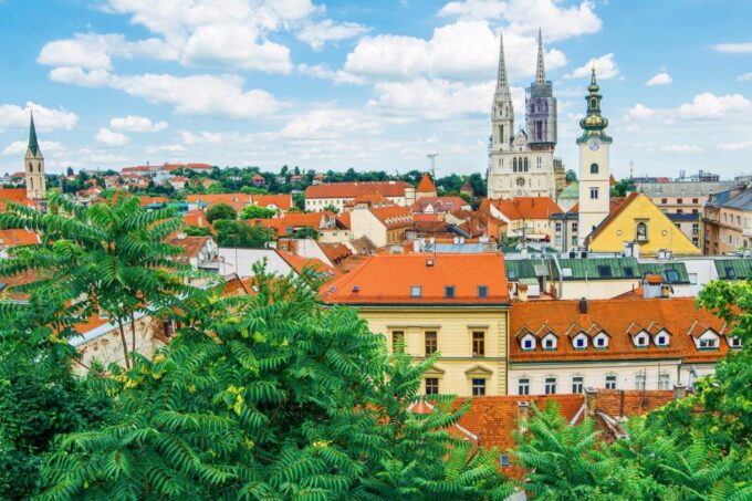 Zagreb: First Discovery Walk and Reading Walking Tour - Starting the Discovery Walk