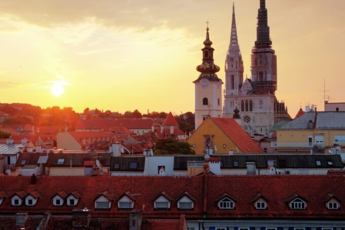 Zagreb: First Discovery Walk and Reading Walking Tour - Navigating the Walking Tour