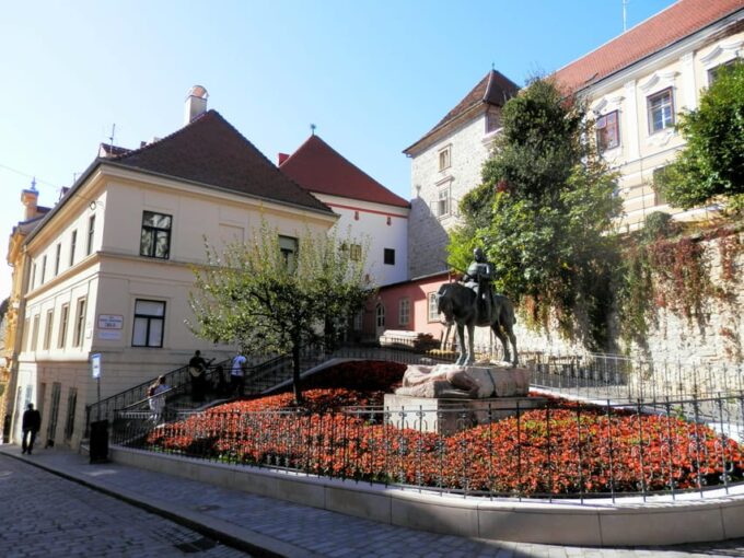 Zagreb: Group Walking Tour of Zagreb (Funicular Included) - Meeting Point Location