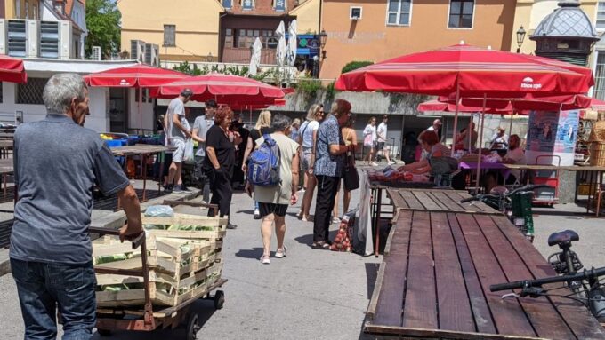 Zagreb: Highlights and Idyllic Places Self-guided Walk - Accessibility and Technology