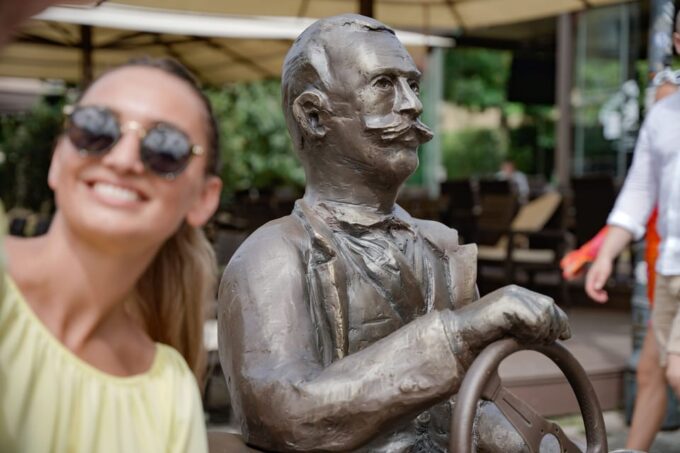 Zagreb: Most Instagrammable Photo Spots Guided Tour - Duration and Price