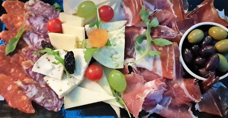 Zagreb: Private Food and History Walking Tour With Tastings - Experience Highlights
