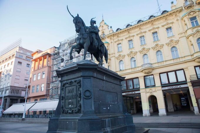 Zagreb: Private Guided Walking Tour With Local Guide - Reservation Policies