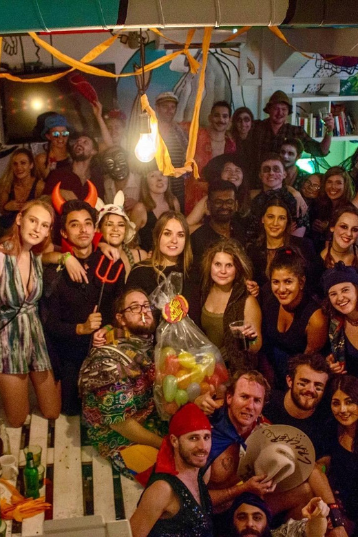 Zagreb: Pub Crawl, 1-Hour of Unlimited Drinks, & Club Entry - Highlights of the Experience