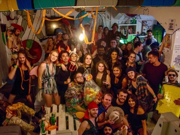 Zagreb: Pub Crawl, 1-Hour of Unlimited Drinks, & Club Entry - Meeting Point and Duration
