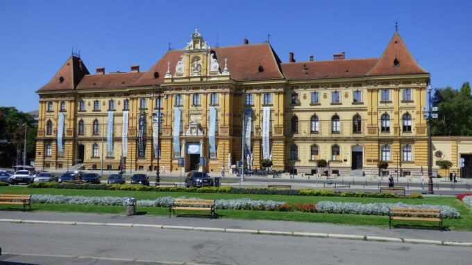 Zagreb: Self-Guided Audio Tour - Refund and Reservation Policy