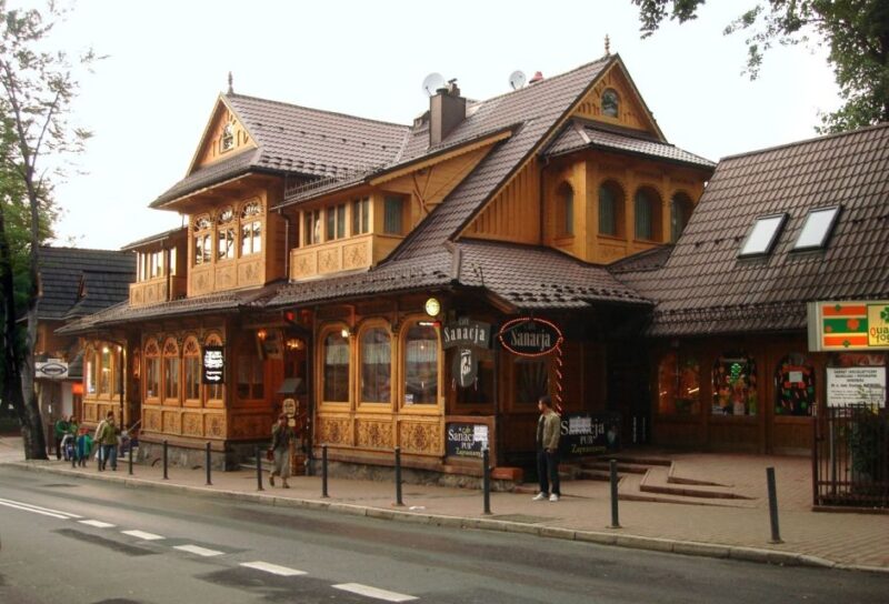 Zakopane City Highlights Private Walking Tour With a Guide - Languages and Cancellation Policy